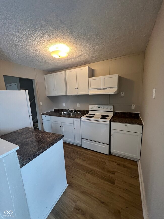 Building Photo - 9413 English Oak Dr