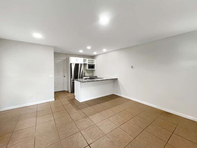 Building Photo - Spellbound in the Sunshine – Cozy 1BR with...