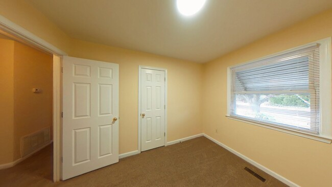 Building Photo - 3 Bedroom 1 Bath Rental Home in Newmarket ...
