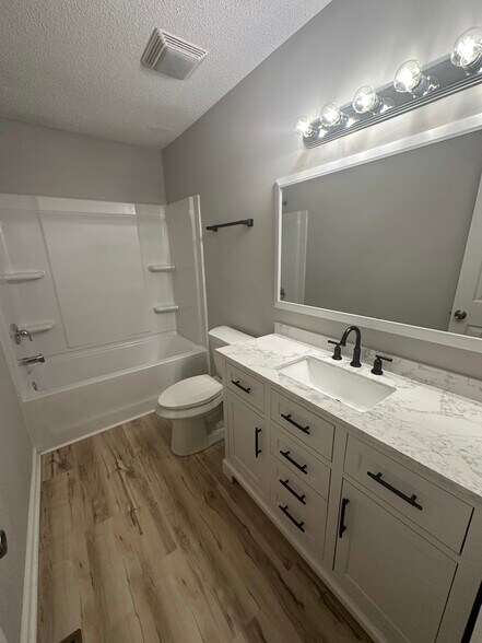 Building Photo - 910 Dolphin Ct