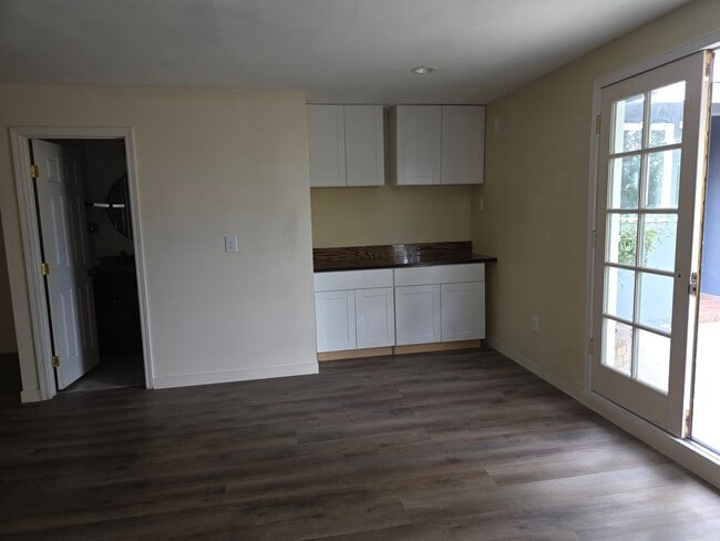 Building Photo - PRIVATE 3 bed/3 bath HOME + LARGE BONUS ROOM. NO OTHER UNITS ON PROPERTY.