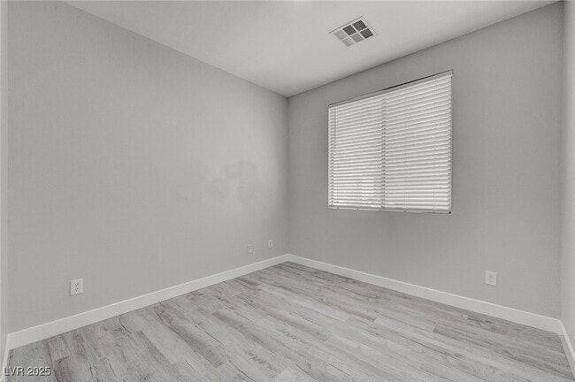 Building Photo - 5237 Grand Lake St