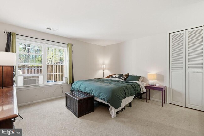 Building Photo - 6032 Old Landing Way