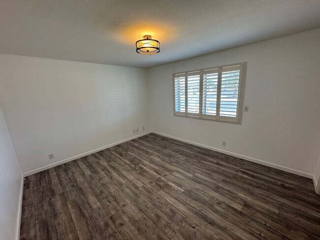 Building Photo - Beautifully Updated  2 Bed - 2 Bath Home in 55 Plus Community in Sunland Village - Mesa, AZ