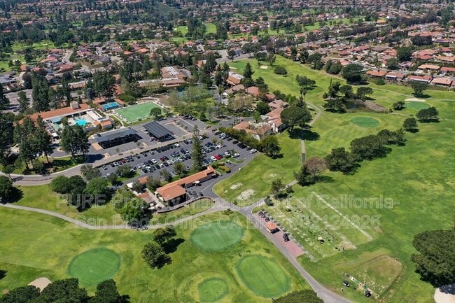 Building Photo - 12576 Oaks N Dr