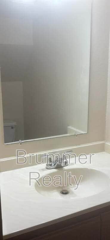Building Photo - 305 Waters Edge Dr
