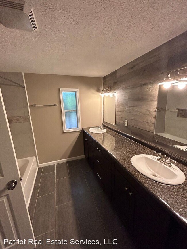 Building Photo - 3 br, 2 bath House - 1665 Rim Road