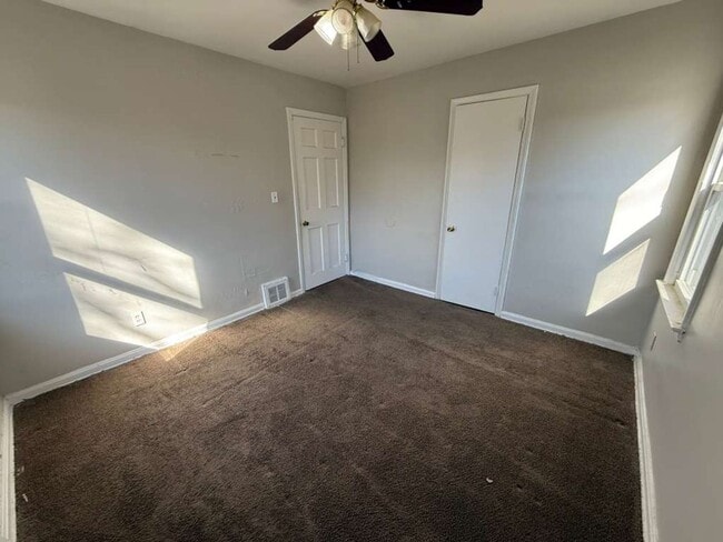 Building Photo - 2-BED, 1 BATH BEAUTIFUL SINGLE- FAMILY HOME IN MAPLE HEIGHTS!