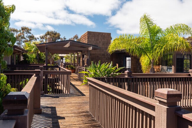 Building Photo - 8840 Villa La Jolla Dr