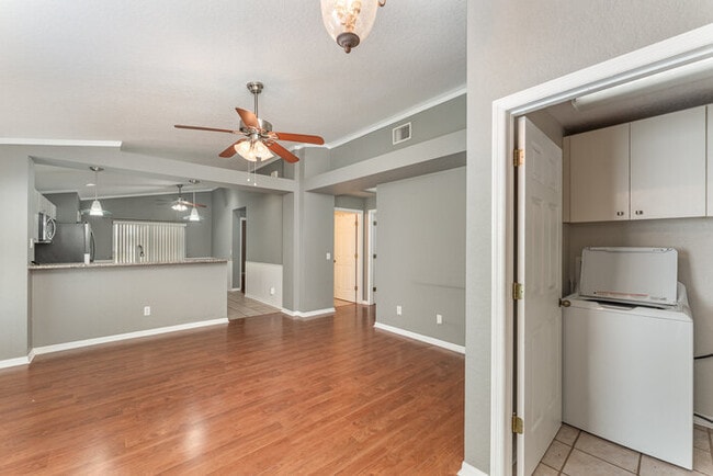 Building Photo - Home For Rent in Rivercrest!