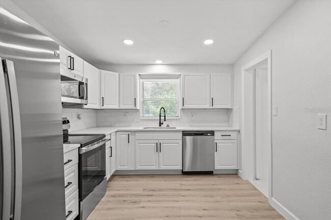 Building Photo - 2701 Camellia Terrace