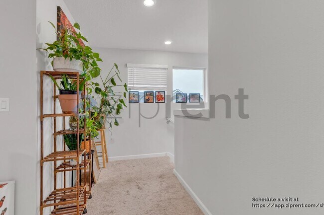 Building Photo - 30985 NW Brooking St