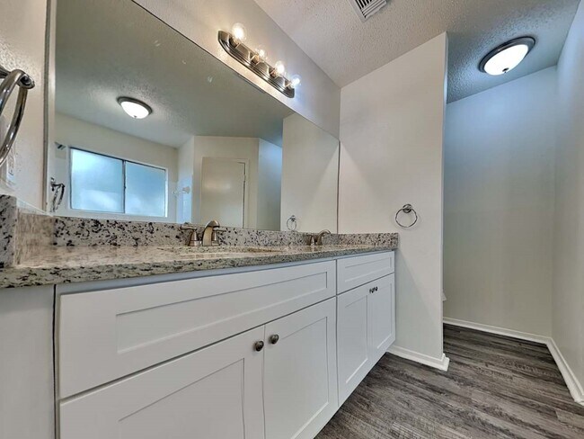 Building Photo - 16811 Tranquil Dr