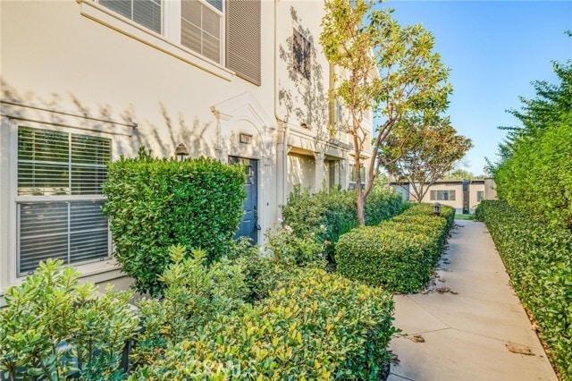 Building Photo - 814 Silk Tree