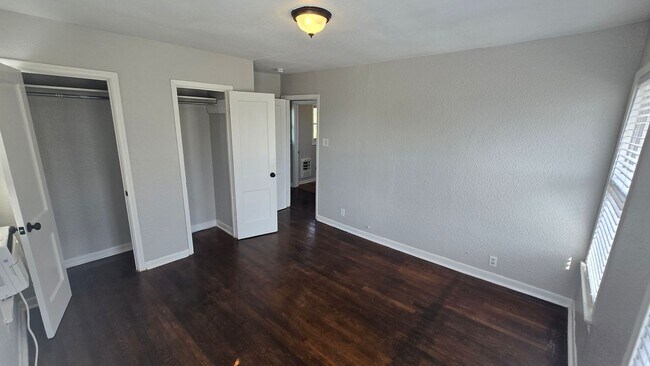 Building Photo - 407/409 Natalen Avenue
