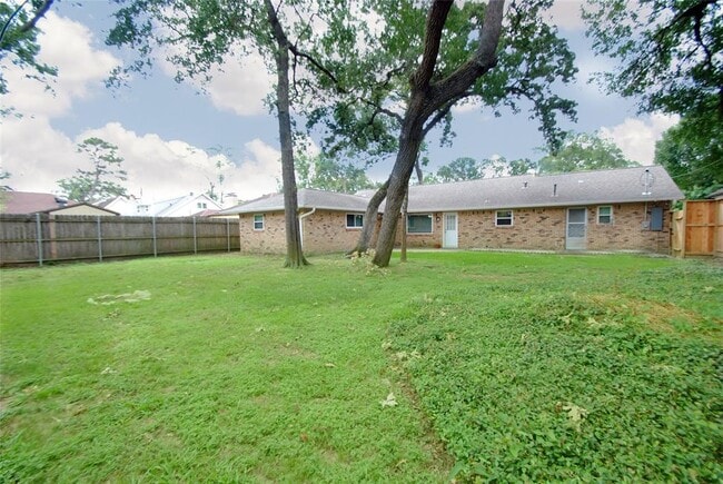 Building Photo - 10038 Briarwild Ln