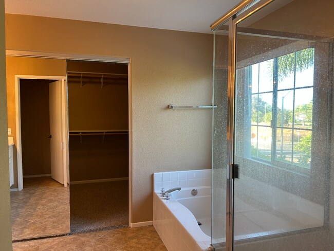 Building Photo - Gorgeous Oceanside Home