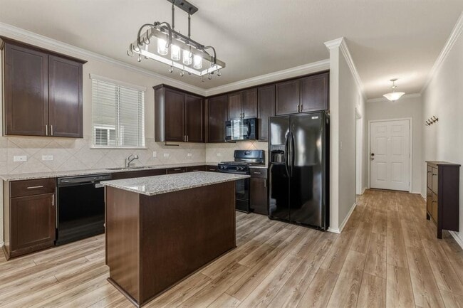 Building Photo - 428 English Oak St