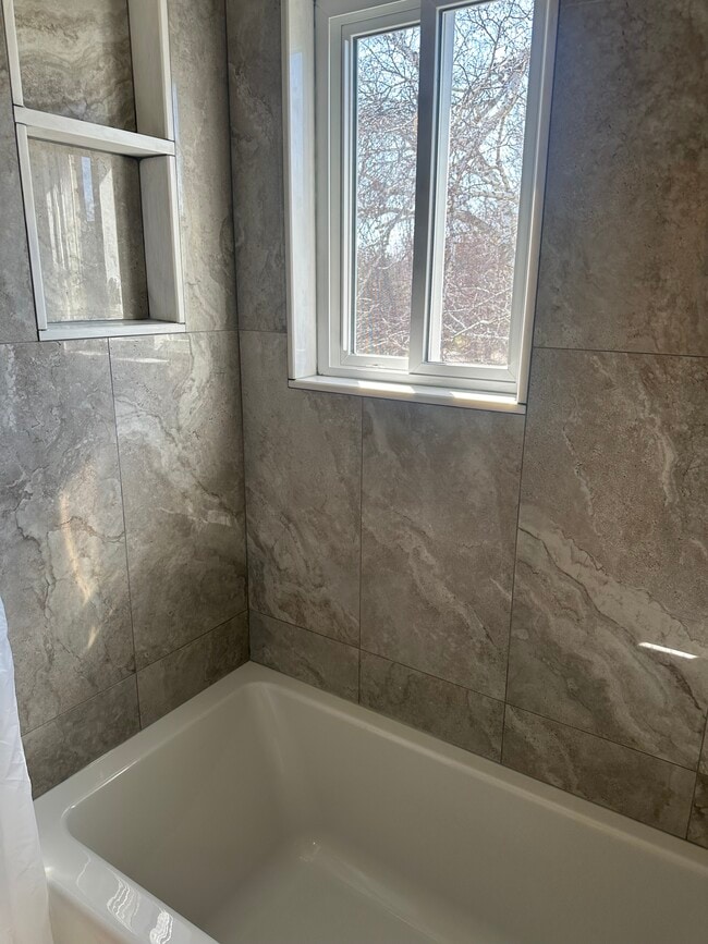 Building Photo - 100 W Hickory Grove Rd