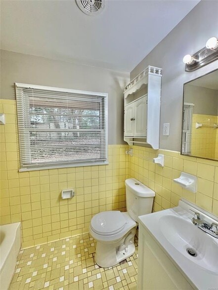 Building Photo - 3346 Vermont Dr