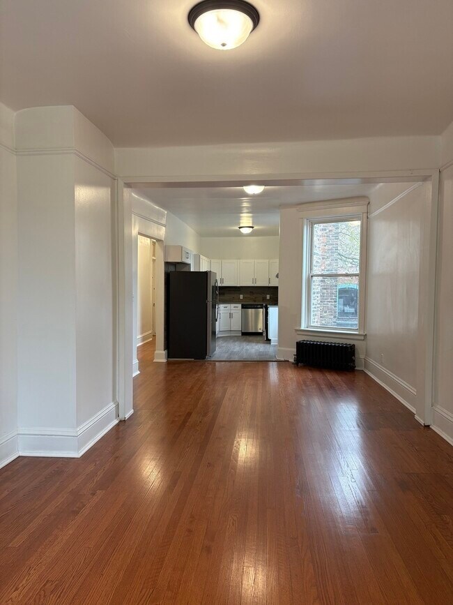 Building Photo - 5704 S Kenwood Ave