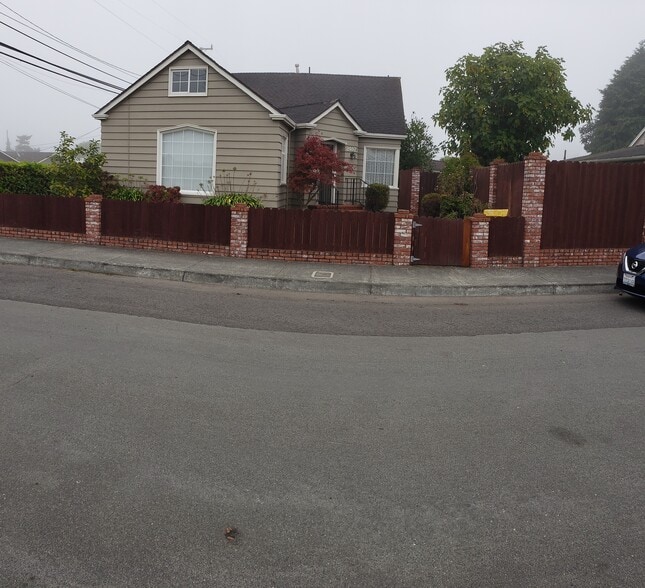 Building Photo - 2407 Ohio St