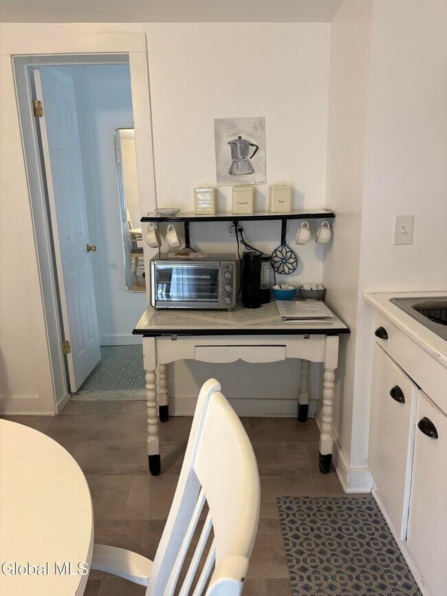 Building Photo - 20 Elm St