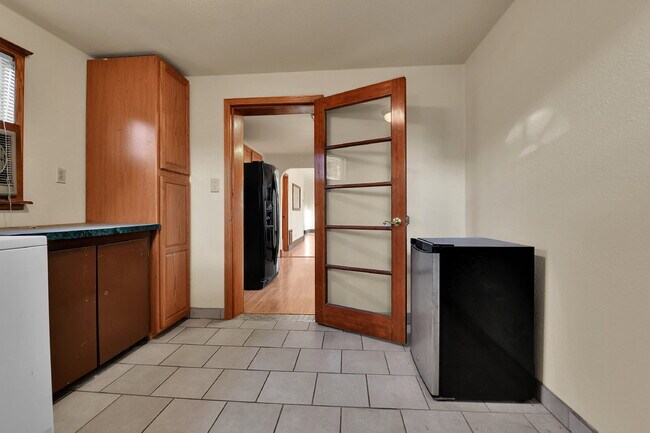 Building Photo - $2,900, 3-bed, 2 bath victorian home with a fenced yard and $300 off the first month's rent.