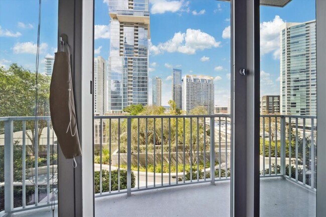 Building Photo - 360 Nueces St