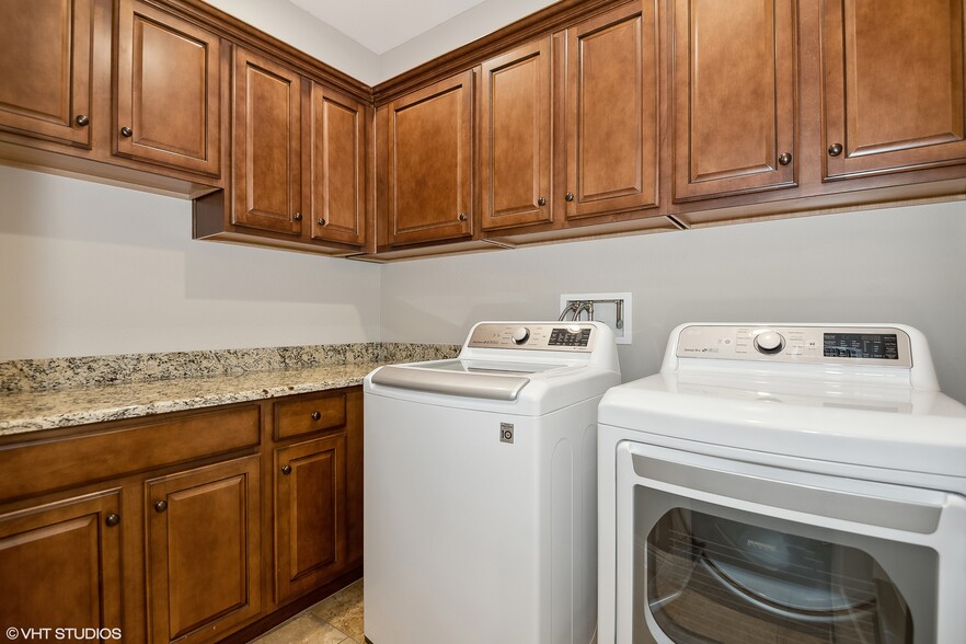 Building Photo - 3760 E Covey Ln