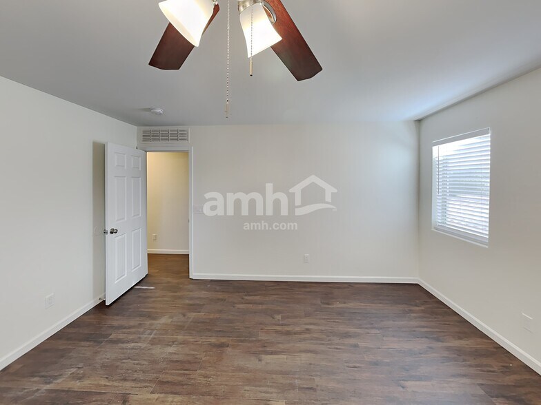 Building Photo - 1713 E Bradstock Way