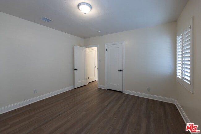 Building Photo - 4360 Kraft Ave