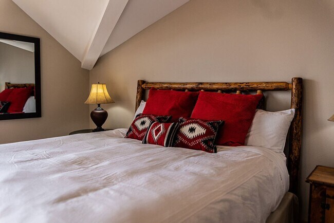 Building Photo - Immaculate Spanish Peaks Condo with Hot Tub & Pool Access
