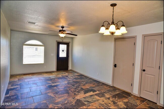Building Photo - 703 Joe Rodriguez Dr