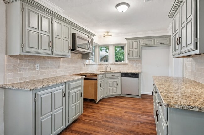 Building Photo - 5502 Coronado Dr