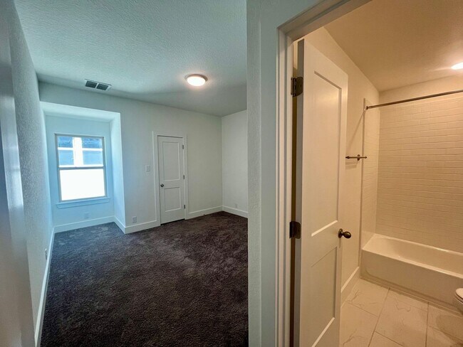 Building Photo - *Ask About Move In Special* Spacious 4 Bedroom / 4 Full Bath Home w/ Media Room & Loft ~ Imagine ...