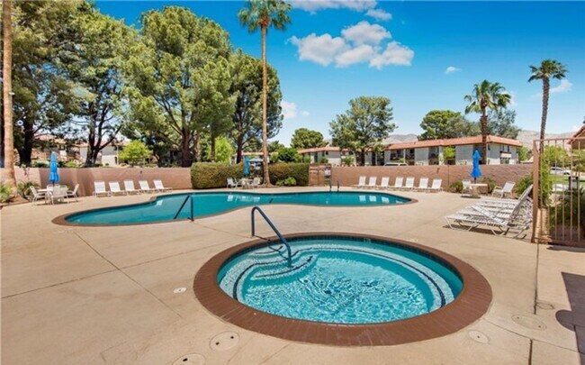 Building Photo - CLEAN & QUIET 2 BED 1 BATH CONDO