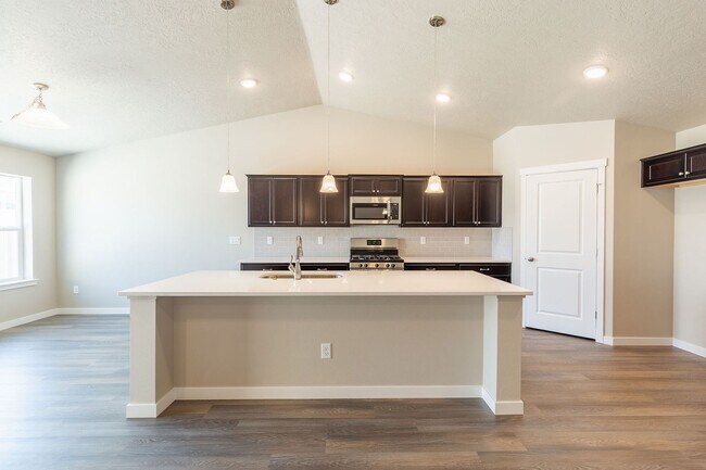 Building Photo - Perfect location for a 4 bed 2 bath with a...