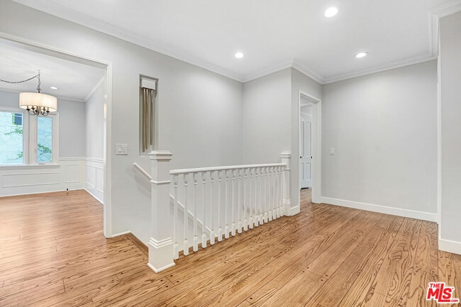 Building Photo - 2383 Panorama Terrace