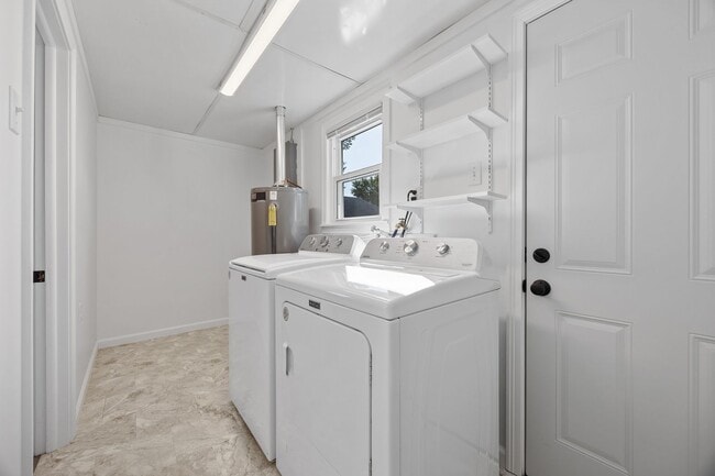 Building Photo - Well Cared for Single Family Home in Conve...