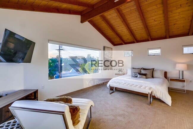 Building Photo - 2641 Curlew St