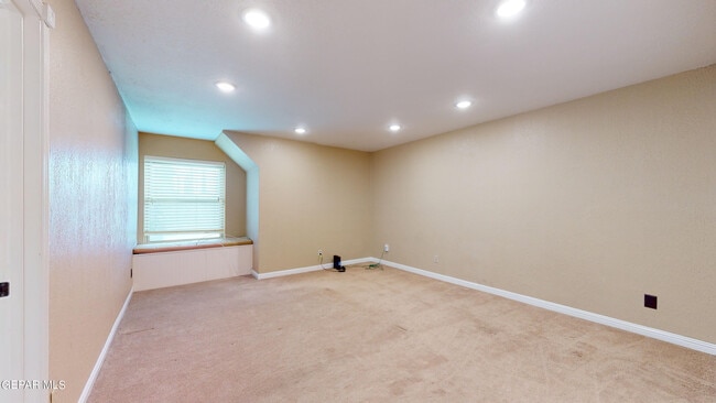 Building Photo - 801 Claravista Ln