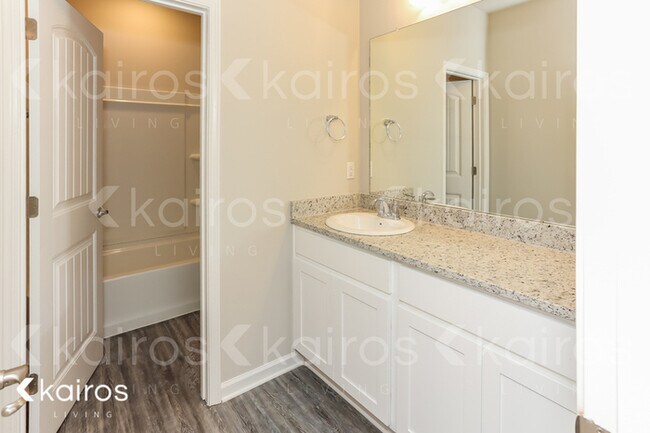 Building Photo - 6431 Tiger Pointe Dr.