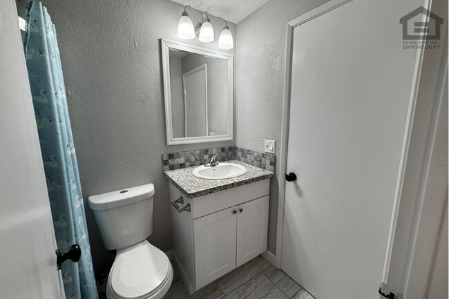 Building Photo - 3Bed/2Bath Townhouse at 47th Ave/Maryland Ave! Ready for Immediate Move-In! – FENCED-IN YARD!