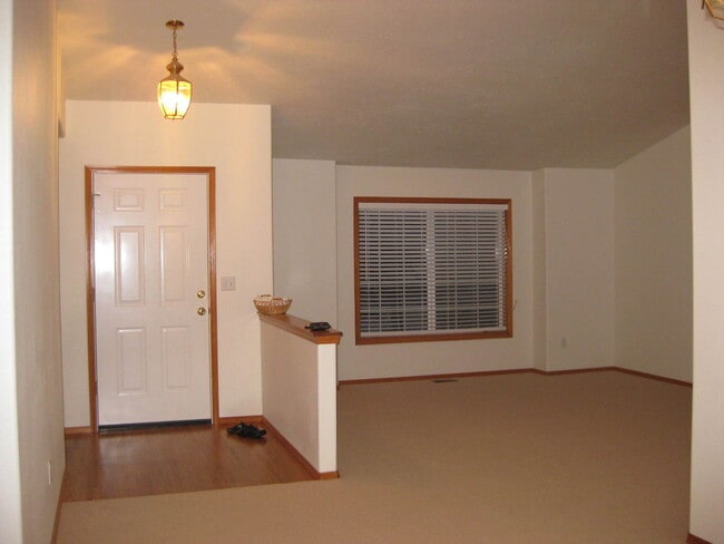 Building Photo - Beautiful 3 Bedroom 2 Bath Located in SW Corvallis!
