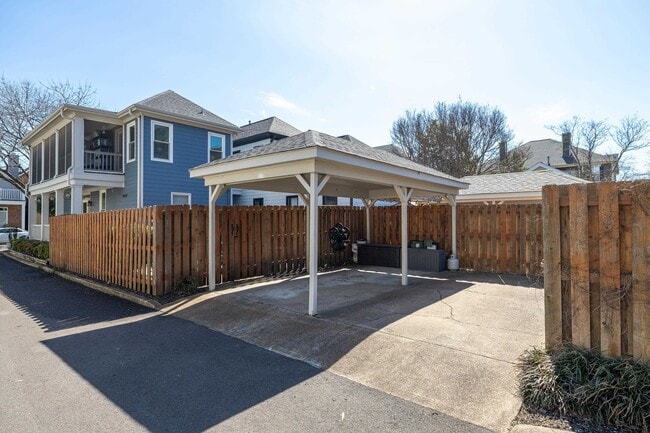 Building Photo - 589 Madewood Dr