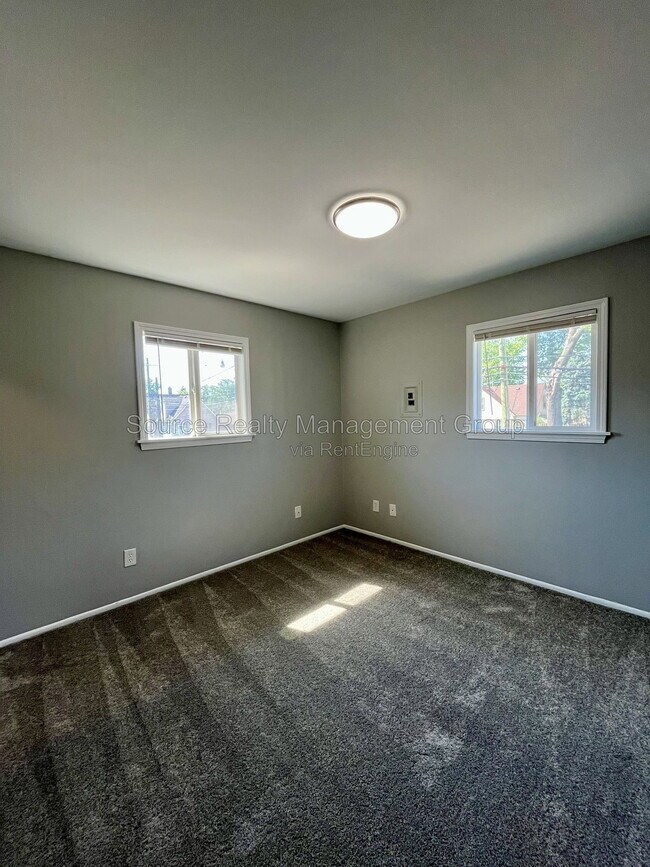 Building Photo - 4441 Oakwood