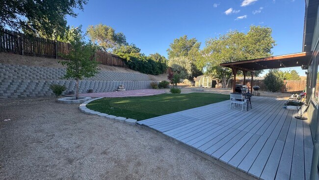 Building Photo - 4bed/2bath/2car garage. RV parking & massive landscaped backyard in cut-de-sac