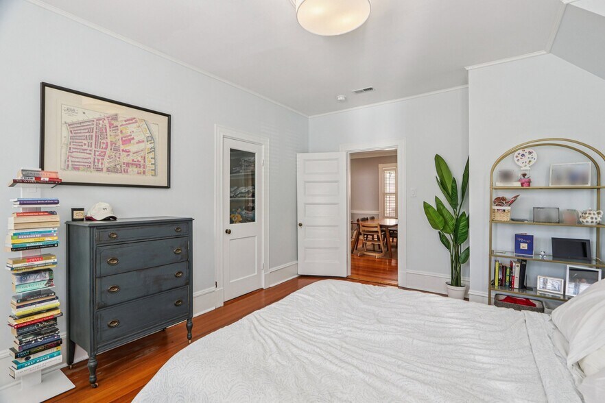 Building Photo - 424 Centre St