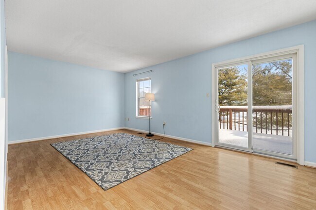 Building Photo - Beautifully maintained END UNIT townhouse in Robin meadows ready for your family to call home by ...